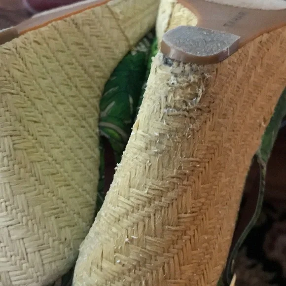 Tahari Wedge Sling back heels Size 9 - Picture 7 of 8